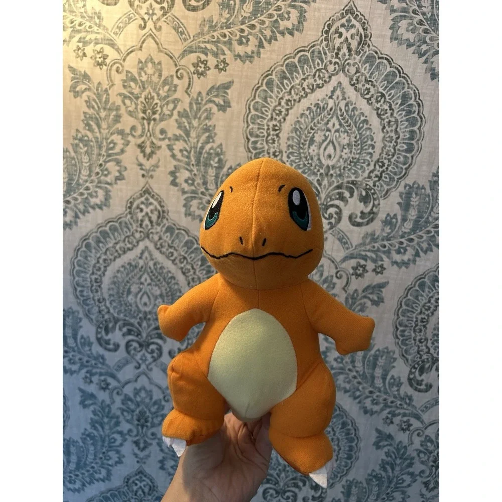 Charmander Pokemon Medium‎ 10